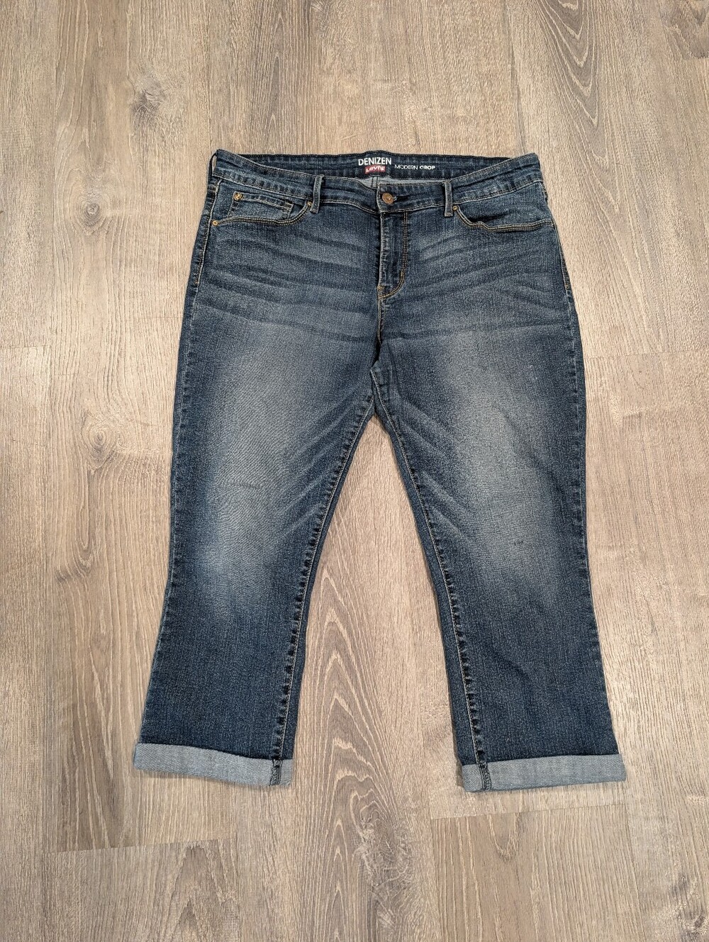 Denizen from Levi's Slim Mid-Rise Capri Blue Dark Wash Stretch Cuffed Jeans 18